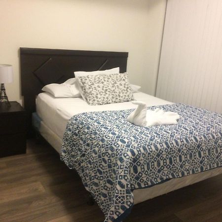 Pelican Suite At Harbour Plaza Toronto Exterior foto