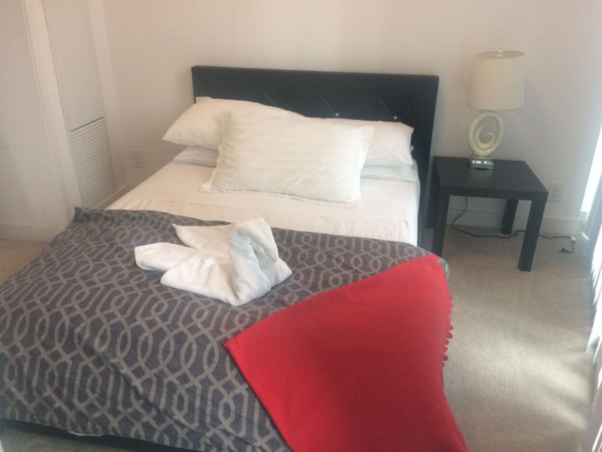 Pelican Suite At Harbour Plaza Toronto Exterior foto