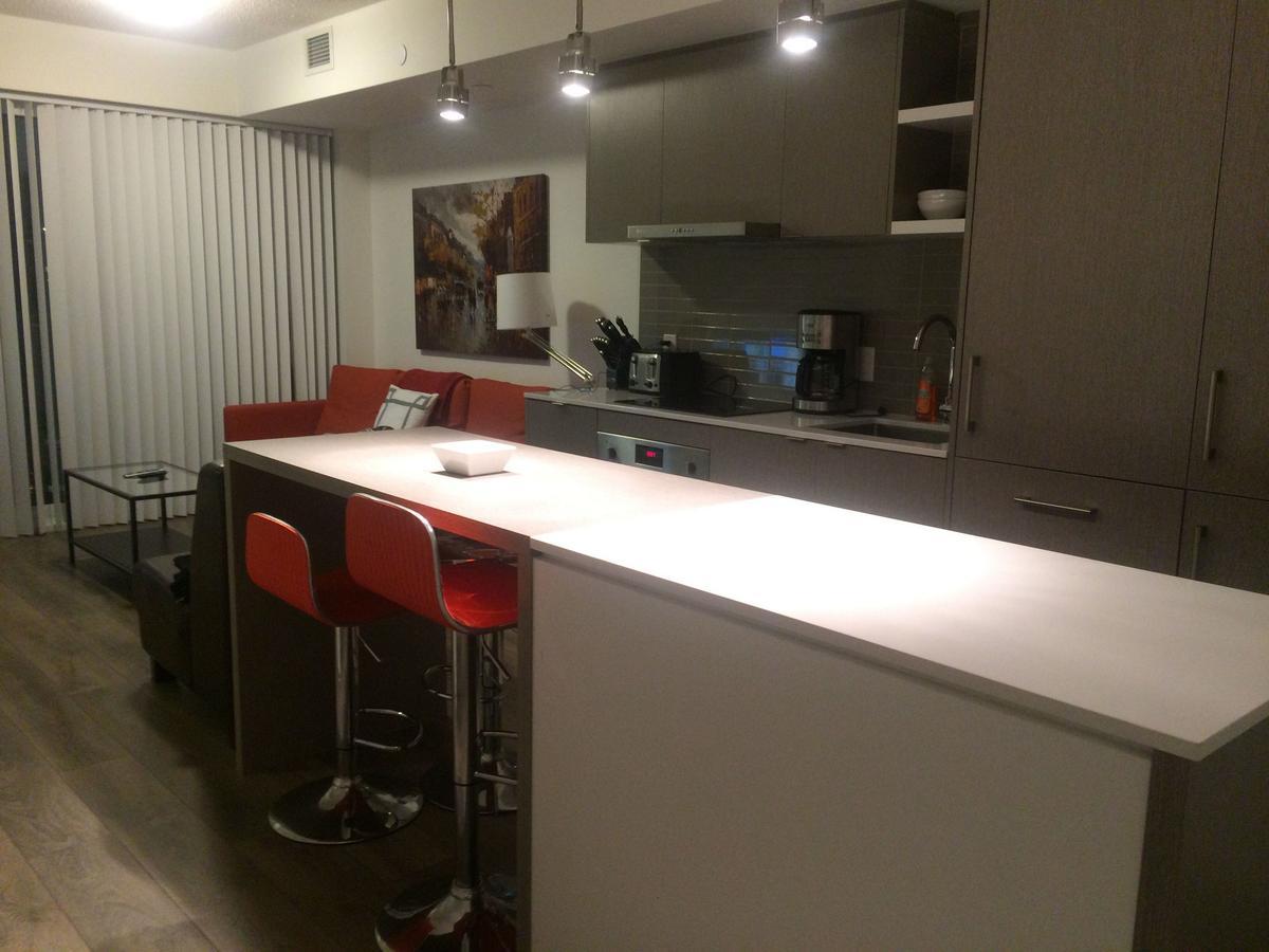 Pelican Suite At Harbour Plaza Toronto Exterior foto